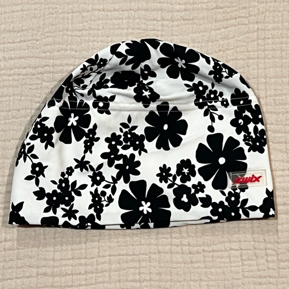 Swix Black And White Floral Beanie Ski Hat Biathlon Cross Country Winter - Picture 1 of 9